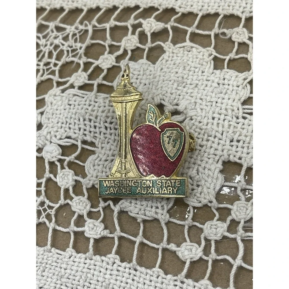 Jaycees Washington State Auxiliary '77 Hat Lapel Jacket Pin Pinback‎